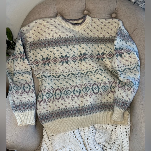 Eddie Bauer Sweaters - Vintage Eddie Bauer women’s wool crewneck sweater, size L